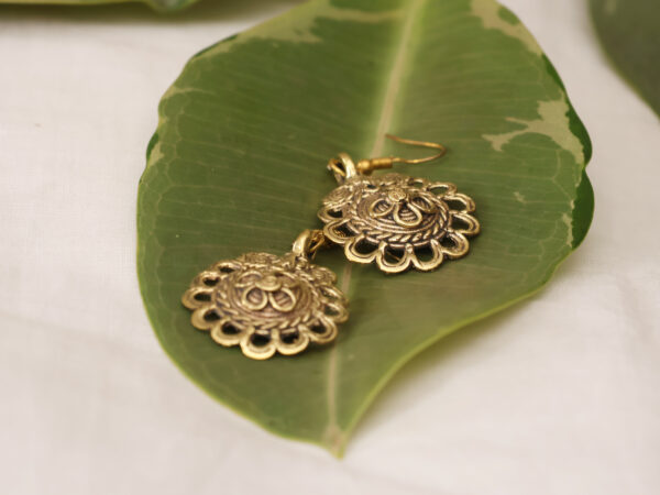 Dokra Spiral Designed and Flower decorative border Ear Ring
