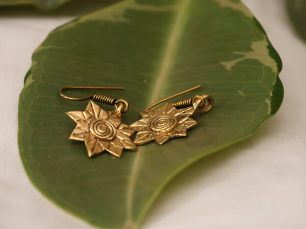 Dokra Flower Ear Ring